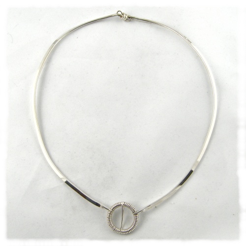 Split circle choker